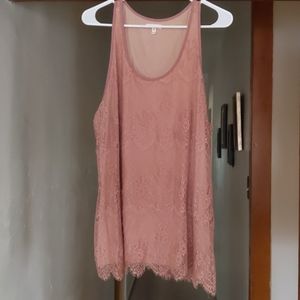 Maurices Scalloped bottom, lace tank